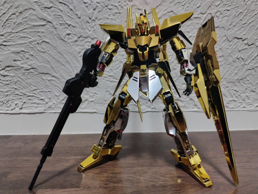 息子がガンダムマーカーで塗ったところをシンナーで拭いたら金メッキから黄色が取れてノーマルメッキになりました。