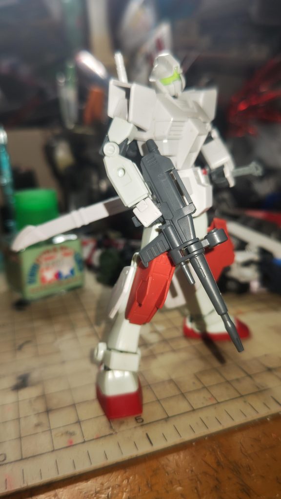 ベースはEGガンダム(ペインティングモデル？)を使い、ジャンクからジム頭と鉄血機体のパーツを付けてます。