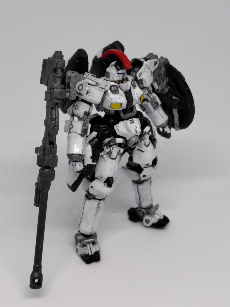 黒い所はブラックと少し青を混ぜて塗装。関節等は暗めのシルバードーバーガンはガンメタで塗装しました。