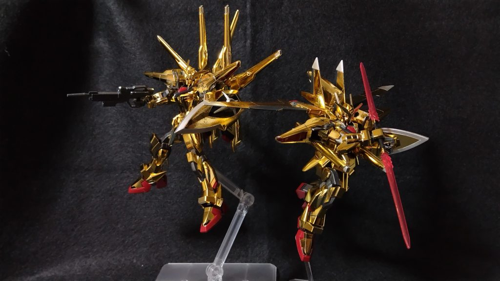 最後に2体のディスプレイです。塗り分けが大変でしたが、メッキコートへの塗装のスキル習得と何よりも頑張った成果ありました。どちらも感動を与えてくれたSEEDの中では好きなMSなので手に入れて作れた本当に良かったです。(朝1時間半店前で待機してならんでゲット)最後までご覧いただきありがとうございました。