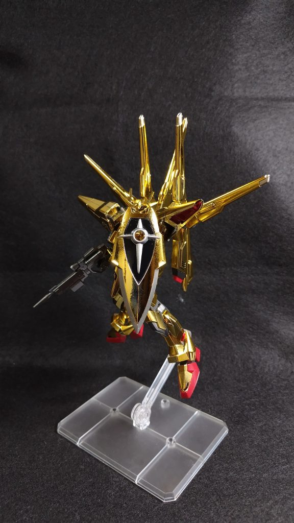 アークエンジェルはやらせん!こうやって構えいることでシールドの塗り分けを頑張った甲斐があった!