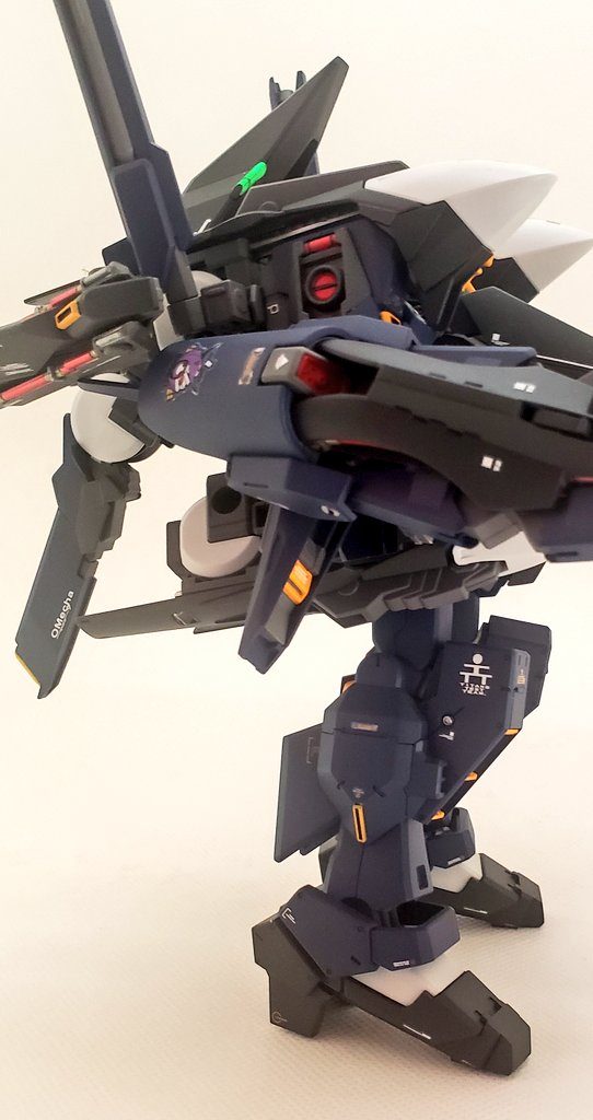 ディテール追加は膝部とシールドブースターの丸モードをくり抜いてディテールアップパーツに変更と後ろが重いのでのけぞり防止で腹部後ろ側を2ミリ幅まししました。