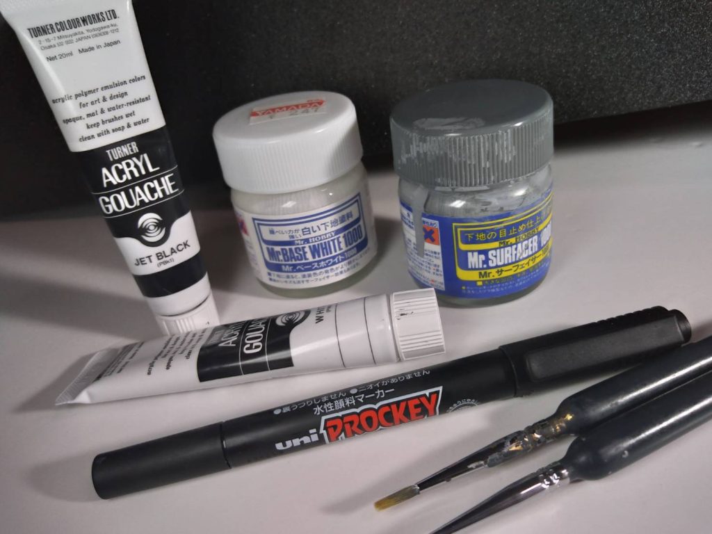 今回使った塗料。サフとガッシュと水性マジック！　経済的！