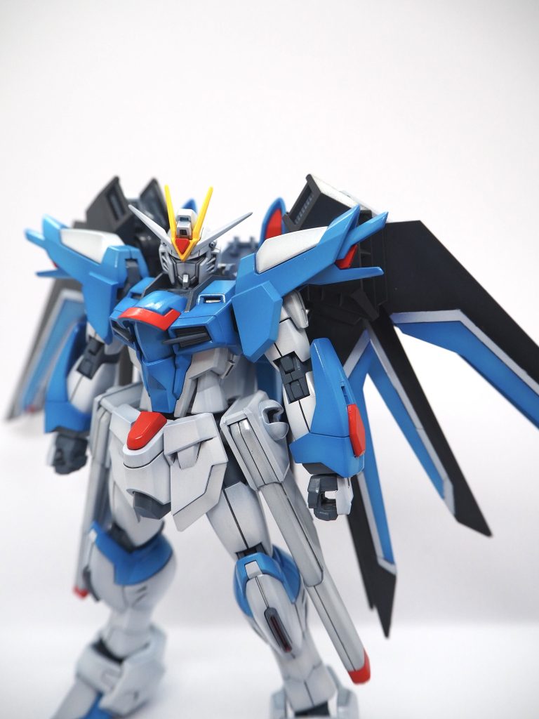 青の色味は、劇中冒頭の出撃シーンの様な水色っぽい青にしてみました。それなりに再現できたかなと思います。