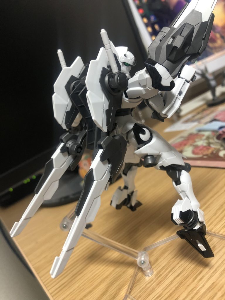 盾を分離装着して。バックパックがさらにボリュームアップ!個人的にこっちの姿の方が好みですねー。