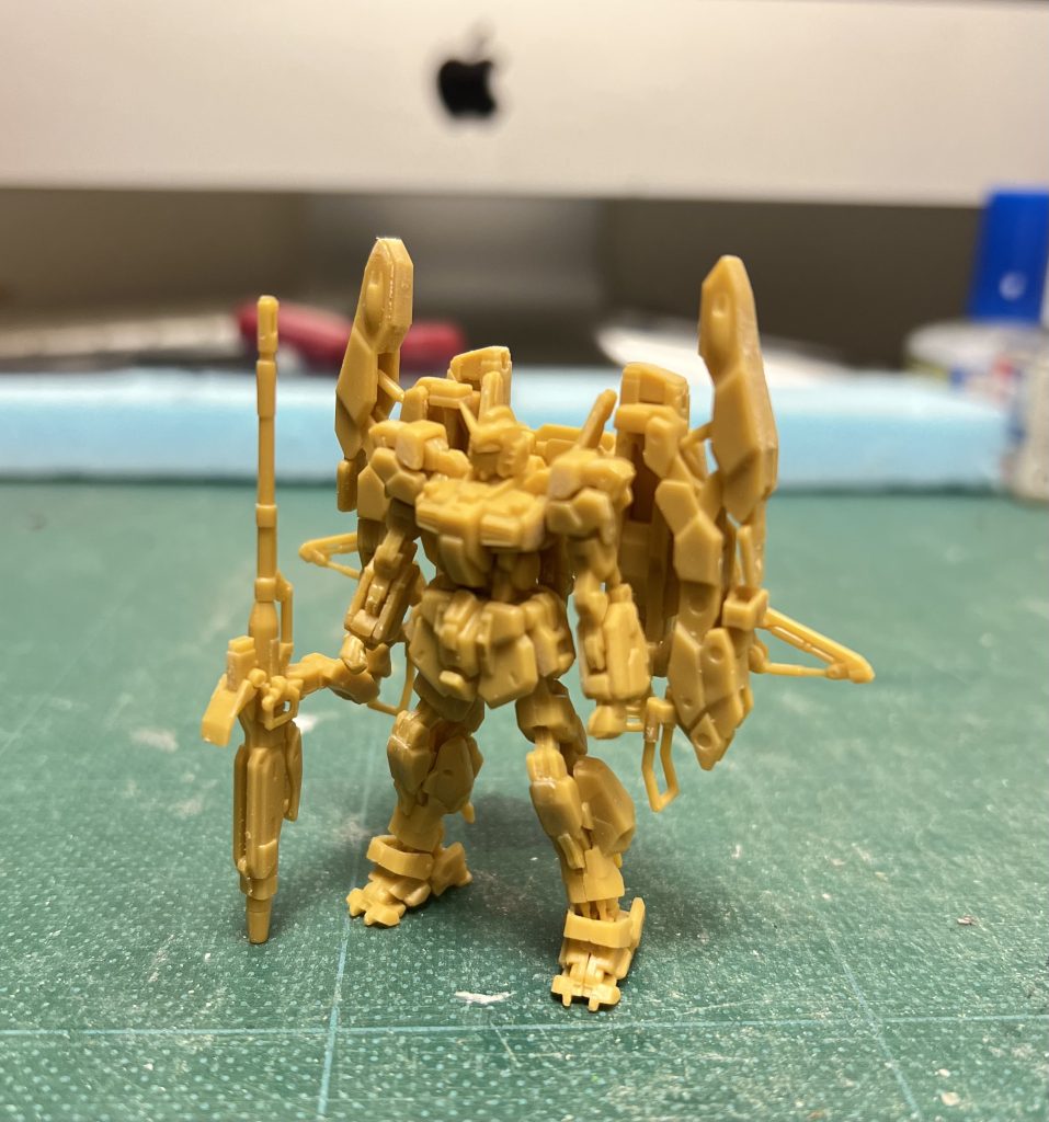 製作中カットをいくつか。素組み状態もやっぱりいいですね。