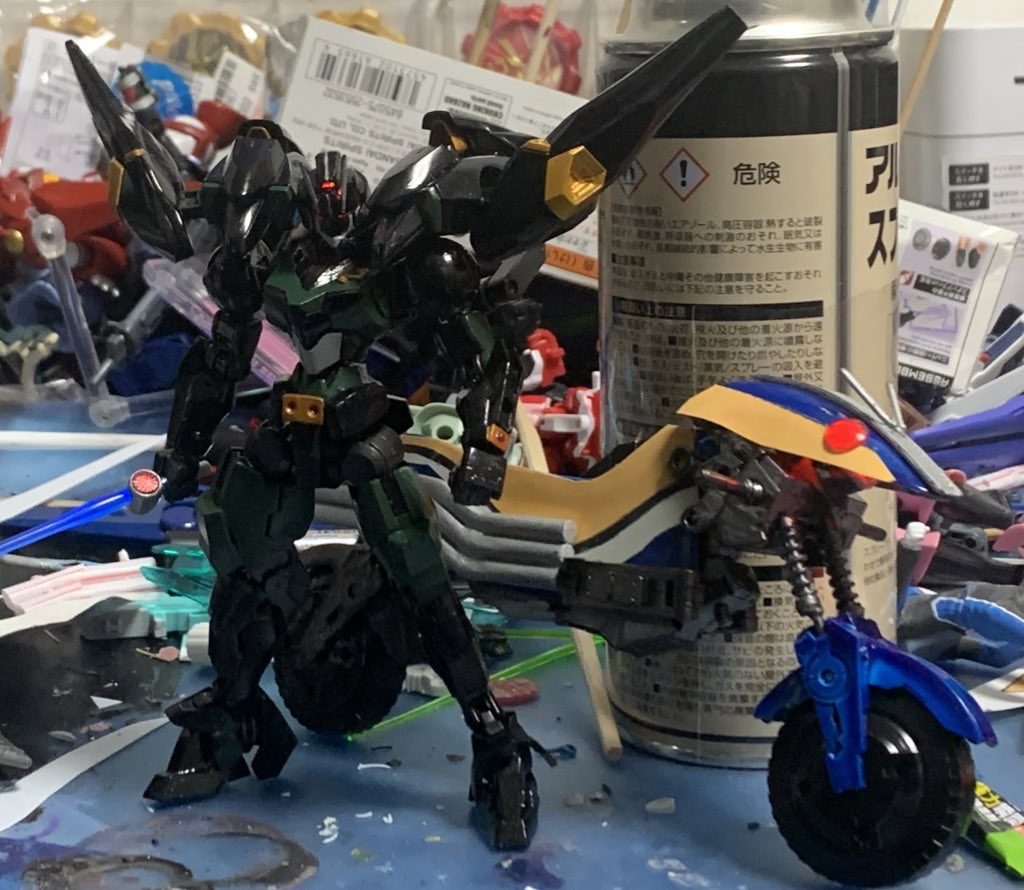 って感じで完成でした!アクロバッターとRXの目とリボルケインは電飾しこんでみました!ここまでみていただきありがとうございました!仕事が始まっちゃって結構頻度が遅くなってますがこれからもいっぱい作りたいですね!