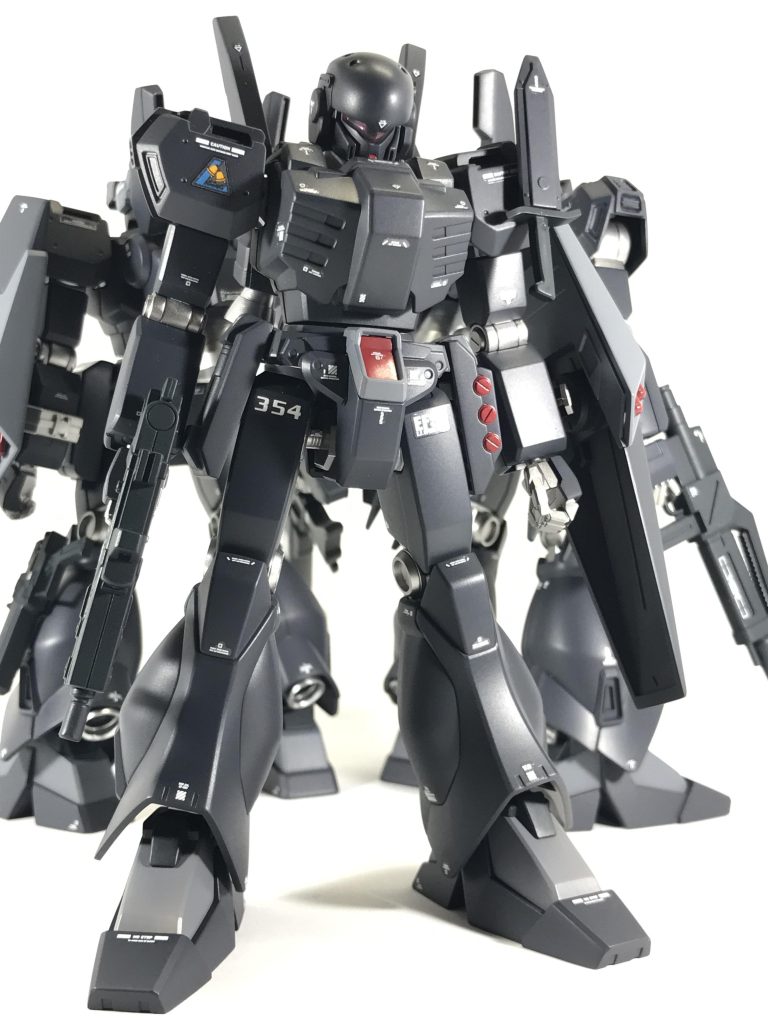 隊長機(機体No.354)アサルト仕様の機体。ご存知の通りプレバンの護衛隊機ですね。アクセントで左肩にコンロイ機のダガーナイフを装備してみました。