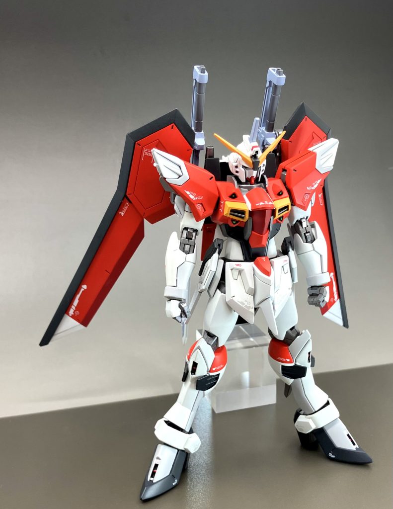 肩の出っ張りは取り外し。フィン状のパーツを取り付けてバーニアっぽくしました。