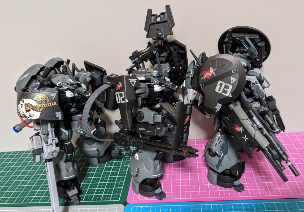 デカールの位置や種類はなるべく統一して足りない場合は似た物を選んで貼ってます。