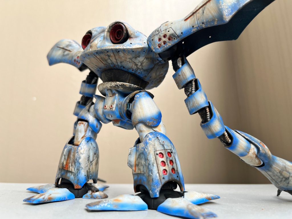 アクセントに丸モールドをレッド塗装柄が毛細血管みたい 気持ちワル