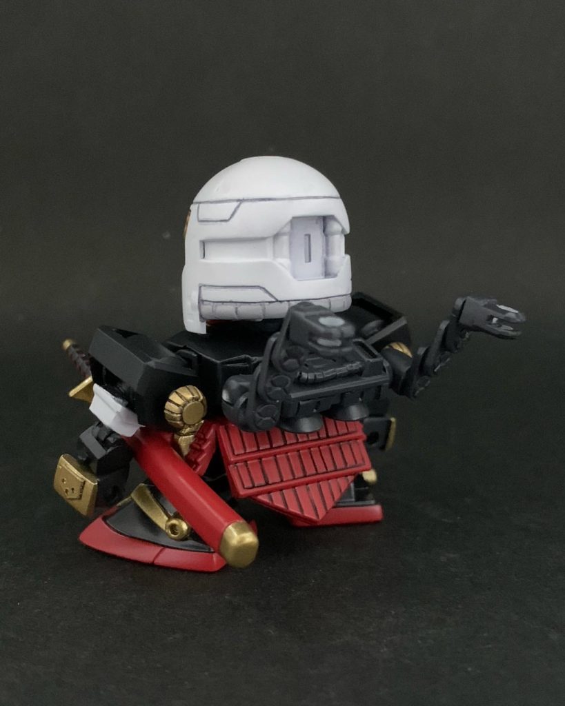 腕はSDフレームに1軸関節を入れた改造をしてますね〜。