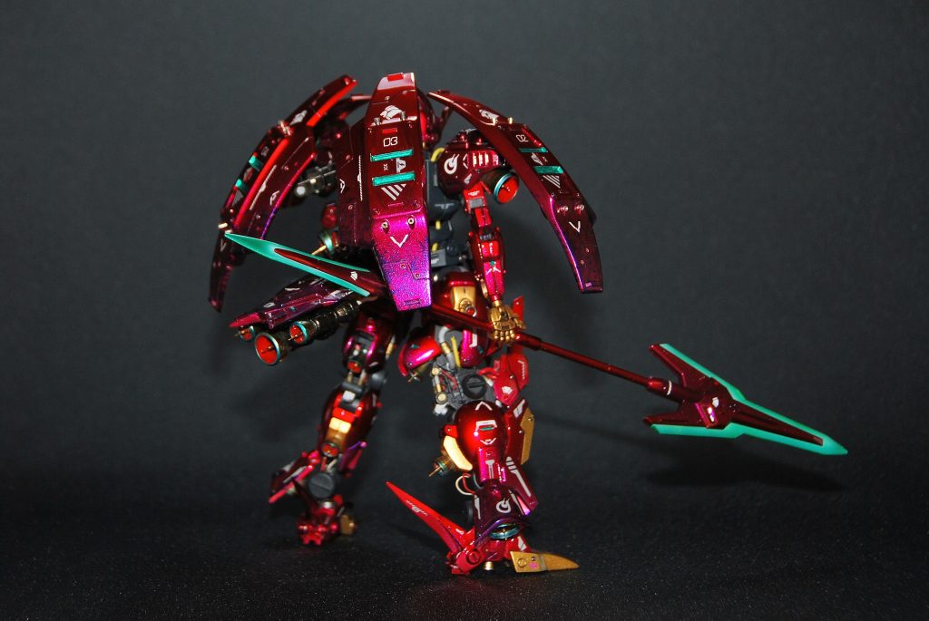 ビームジャベリンを持つ姿は後ろからも凛々しいですね。