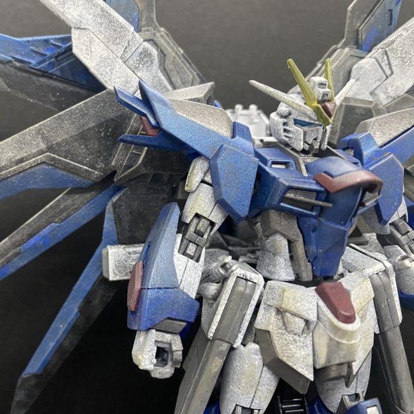 ライジングフリーダムガンダム　スポンジ塗装