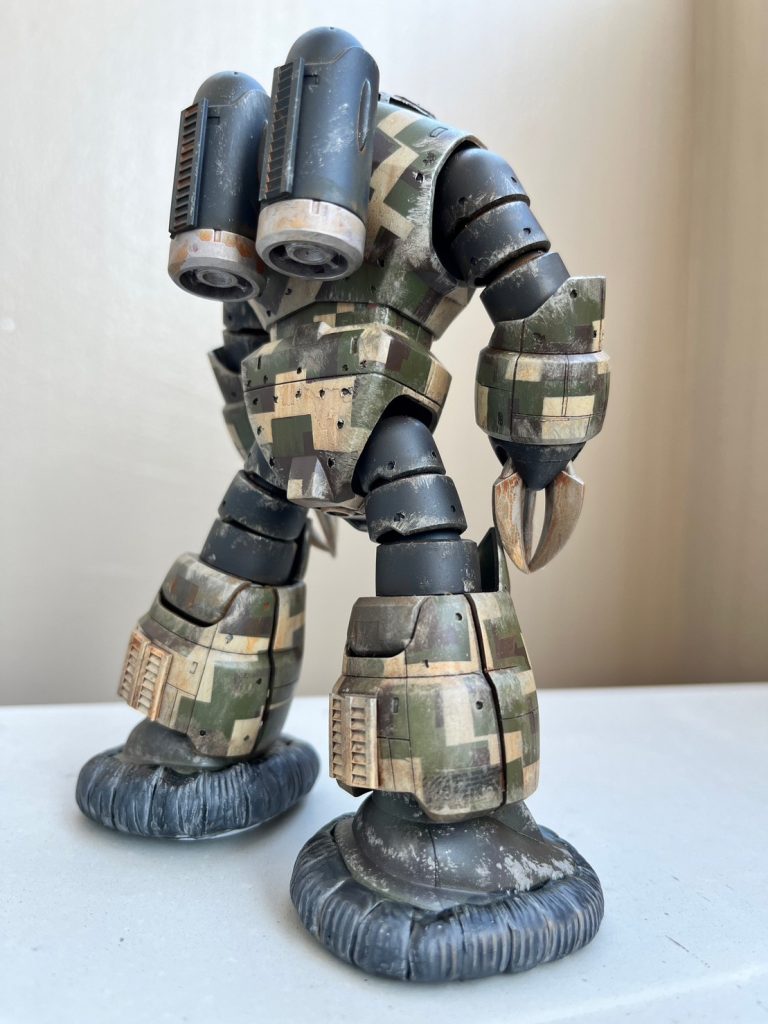 マスキングテープで迷彩塗装  かなり面倒くさいまぁまぁの出来でしょう  まぁこんなもんでしょ