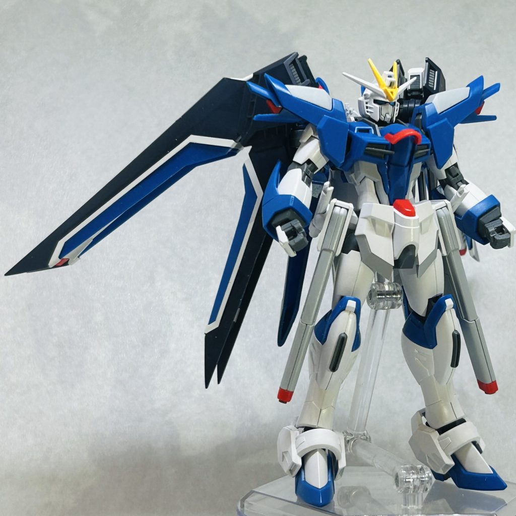 ■シャープ化アンテナやウイングなどをシャープ化しました。作業した箇所はそれほど多くないですが、顔周辺と目を引くウイングが主なので、かなりシャープな印象になりました。