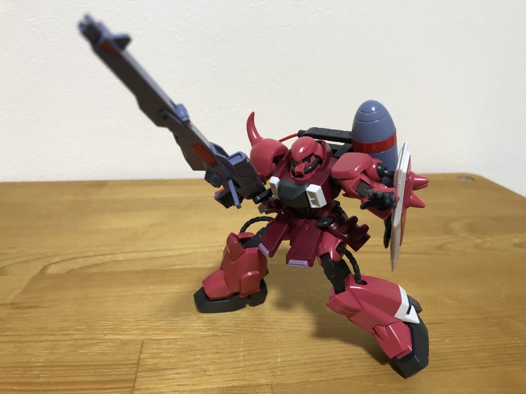 古いキットと甘く見てましたが驚くほど出来良いですよこれ。同日に買ったガイアがあまり動かずポーズをつけ辛かったのとは対照的に、こちらはかっこいいポーズがしっかり決まります。