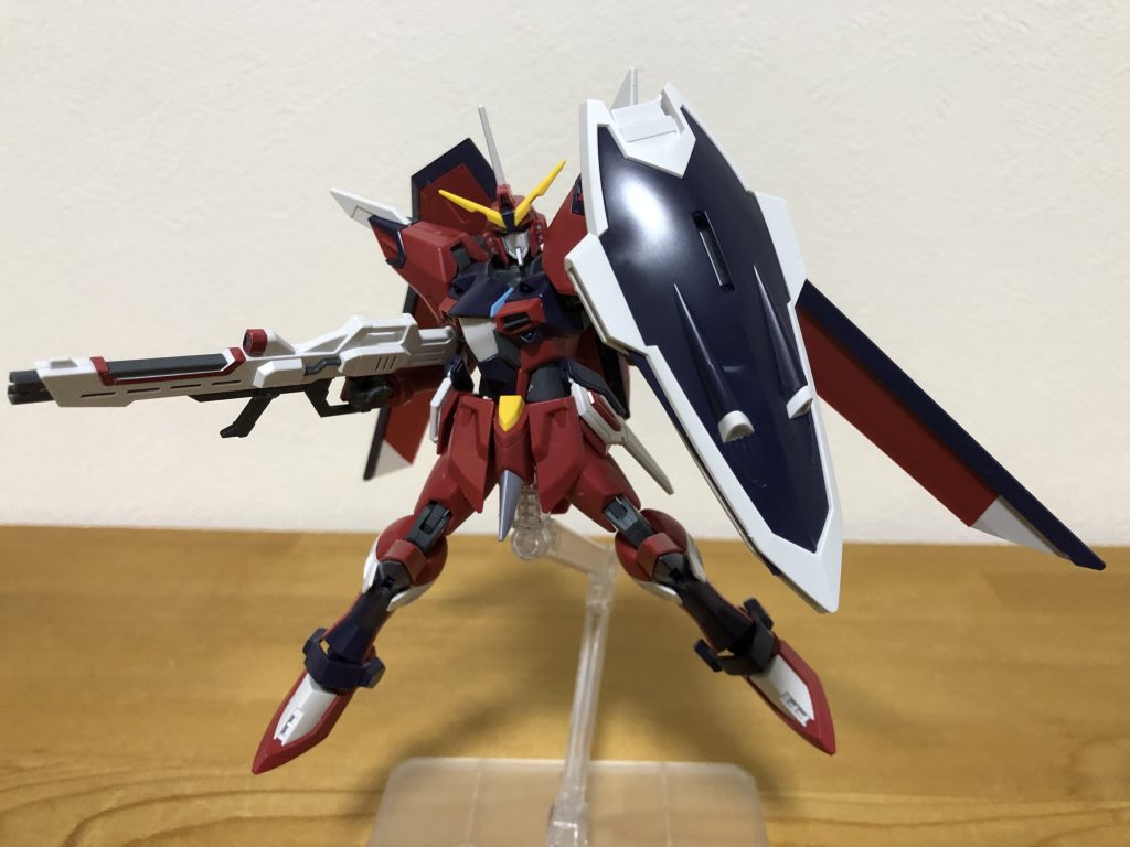 フォースインパルスの決めポーズ。公式のポーズ例にこのポーズが使われたことが、実はシンがパイロットであることを示唆してました。