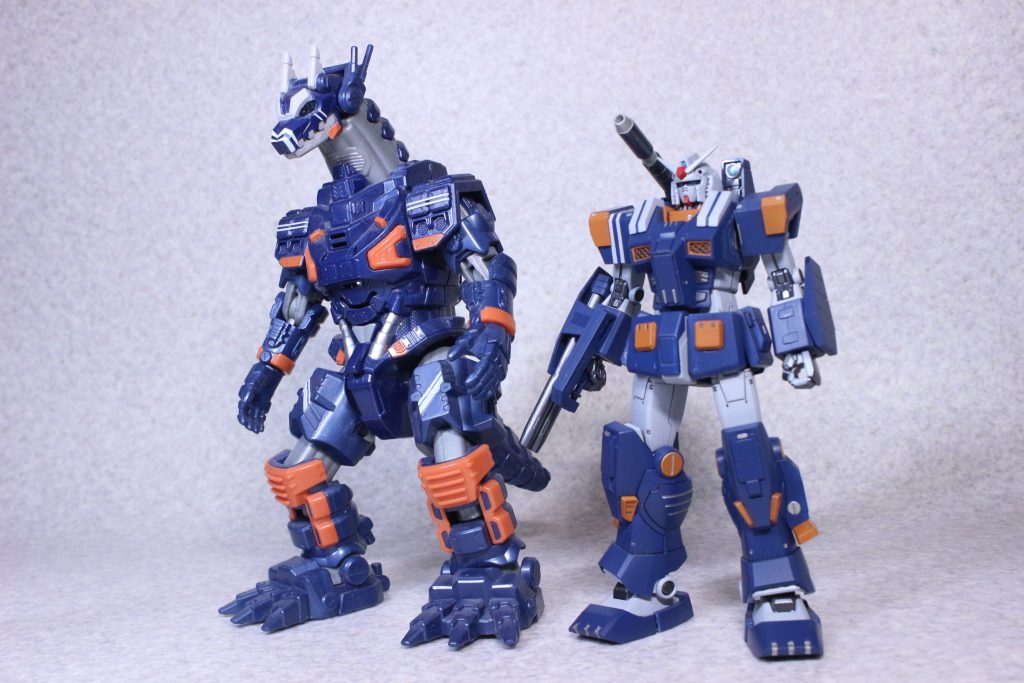 せっかくなのでカラー元ネタ(?)のアーくんと。HG化をずっと待ってたMSなので発表された時は嬉しかったですね。一般販売でなくプレバン限定なのは意外でしたが。次はパーフェクトガンダムのHGキット化も期待したいです。