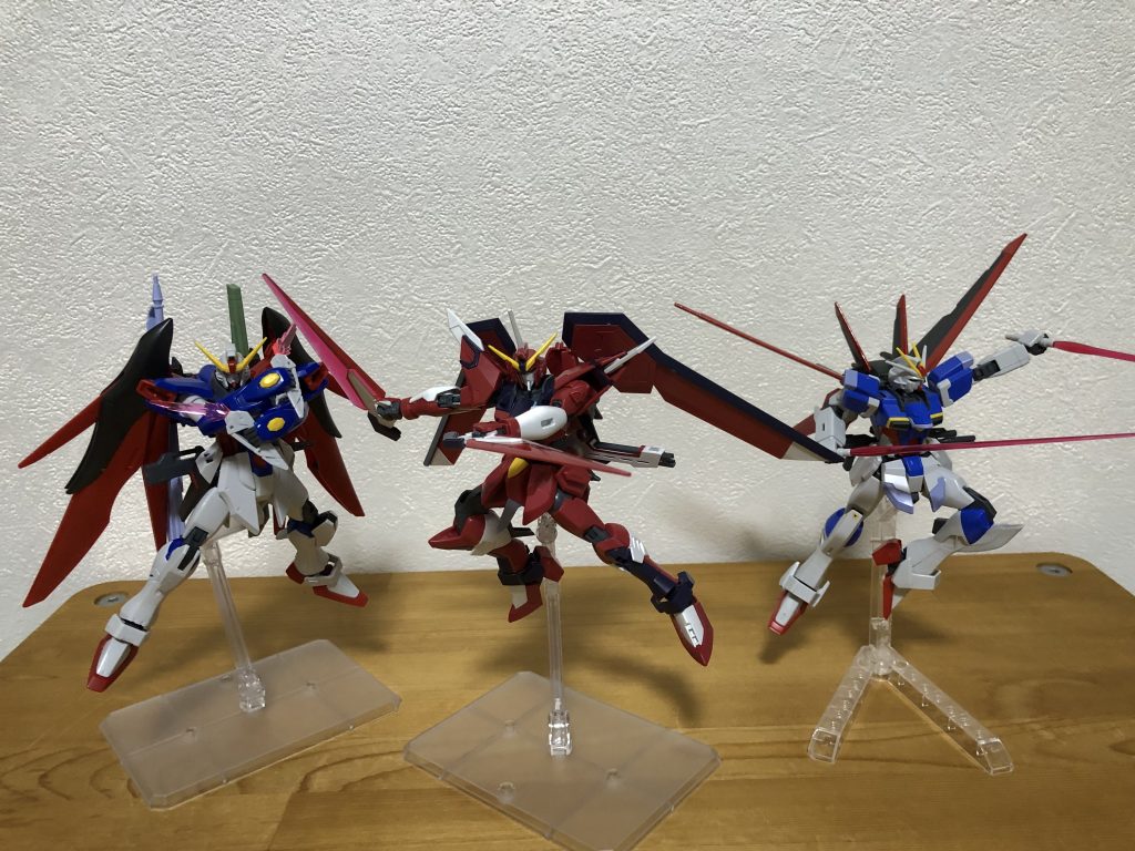 シン・アスカ機集結。全員二刀流で揃えてます。