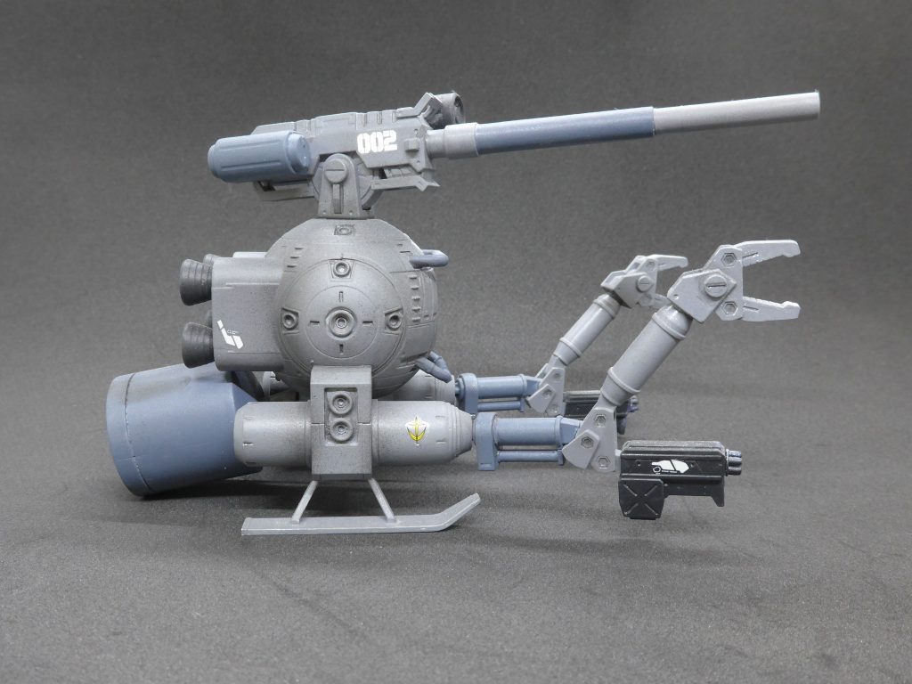 横からです。タンク目立ってます。通常版はバーニアの大半が上向きでそうやって前進するの?な感じですが、そのあたりのデザインはだいぶ改善されていますね。