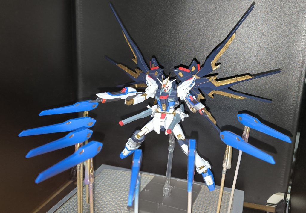 塗装がひと段落して疲れてる時に、ふと乾かしてるドラグーンを見て思いついたフルバースト再現。