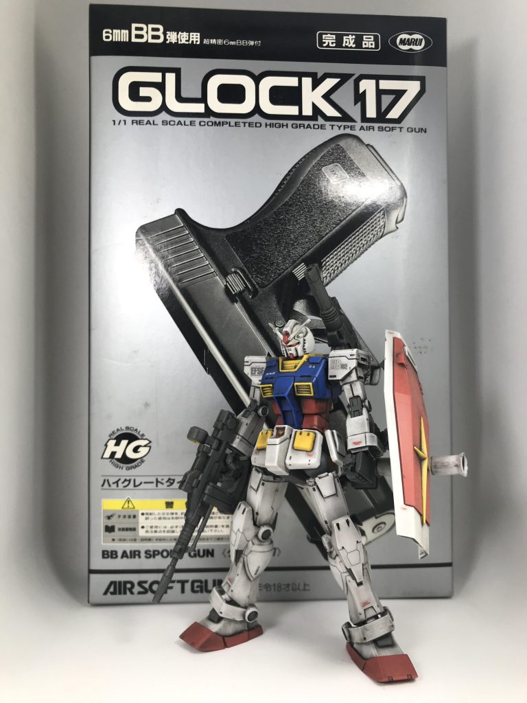 こちら私が一番好きなハンドガンのグロックになります。この投稿の為にガレージから引っ張り出してきました(笑)