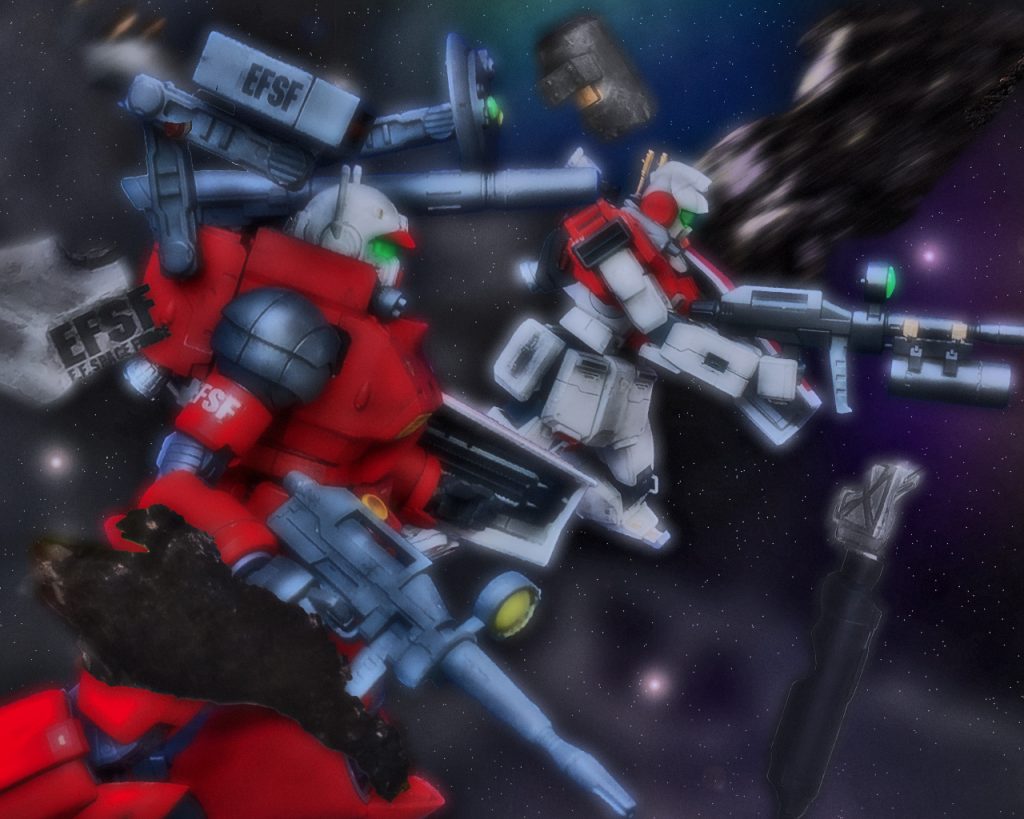 姿勢制御スラスターで体勢を整えるとレイドのガンキャノンV.C.が機体を寄せてきた。「大丈夫ですか?ネイマン」「ああ、奴ら何者なんだ?今までのジオンの奴らとは違う」「そうですね。新型といい、あの模様も」「模様?」「気づきませんでした?あのジオンのMSには今までにない赤いタトゥーのような模様が入っていました」「よく見てたな。特別な連中って事か?」「分かりませんが通常の部隊とは何か違う特殊な任務を請け負うような隊かもしれませんね」「確かに攻撃してきたMS隊は動きだけじゃなく引き際も妙だ。まだ余力を残しているみたいだったが」「こちらは訓練生ばかりでしたから、被害もかなりのものです。指令部からも救助の指示が出てます」「指令部もどういうつもりか知らんが、訓練生を無駄死にさせるような戦い方をしやがって…」