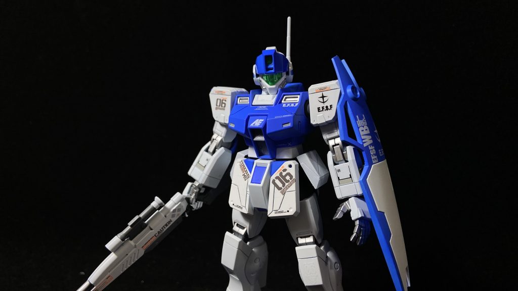 其中 胸部增加了转折刻线，模仿散热片的效果