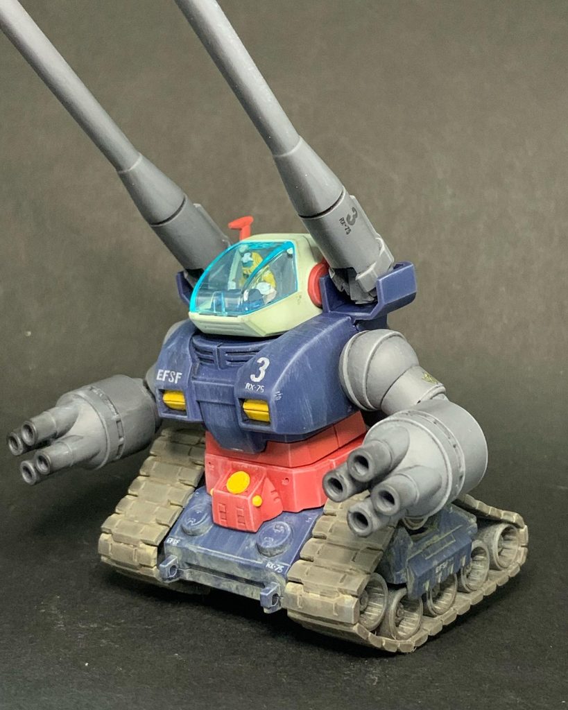 キャノン砲と腕はHGのパーツですが、基本的にはBB戦士がベースです。フレームはありませんがコアファイターを内蔵しています。