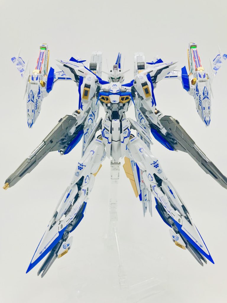 まずは通常モードの武装やバックパックを一切展開していない状態になります。ドック内や待機時のモードになります。