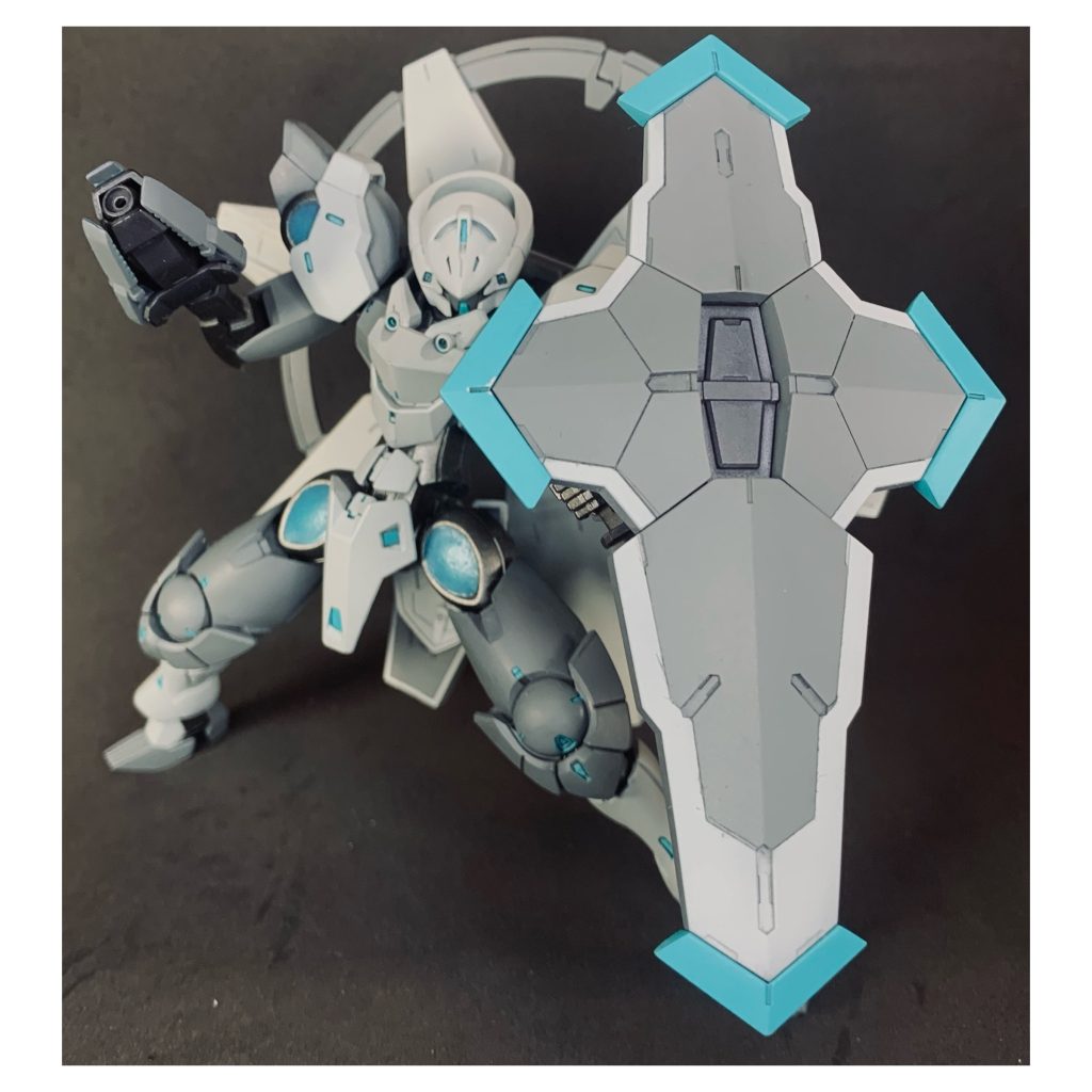 The HGBF Nepteight backpack gives a nice touch to the overall design. Styrene strip supported by other strips to create a ring like “crown” for the TR6 head, to fit better in WFM universe.