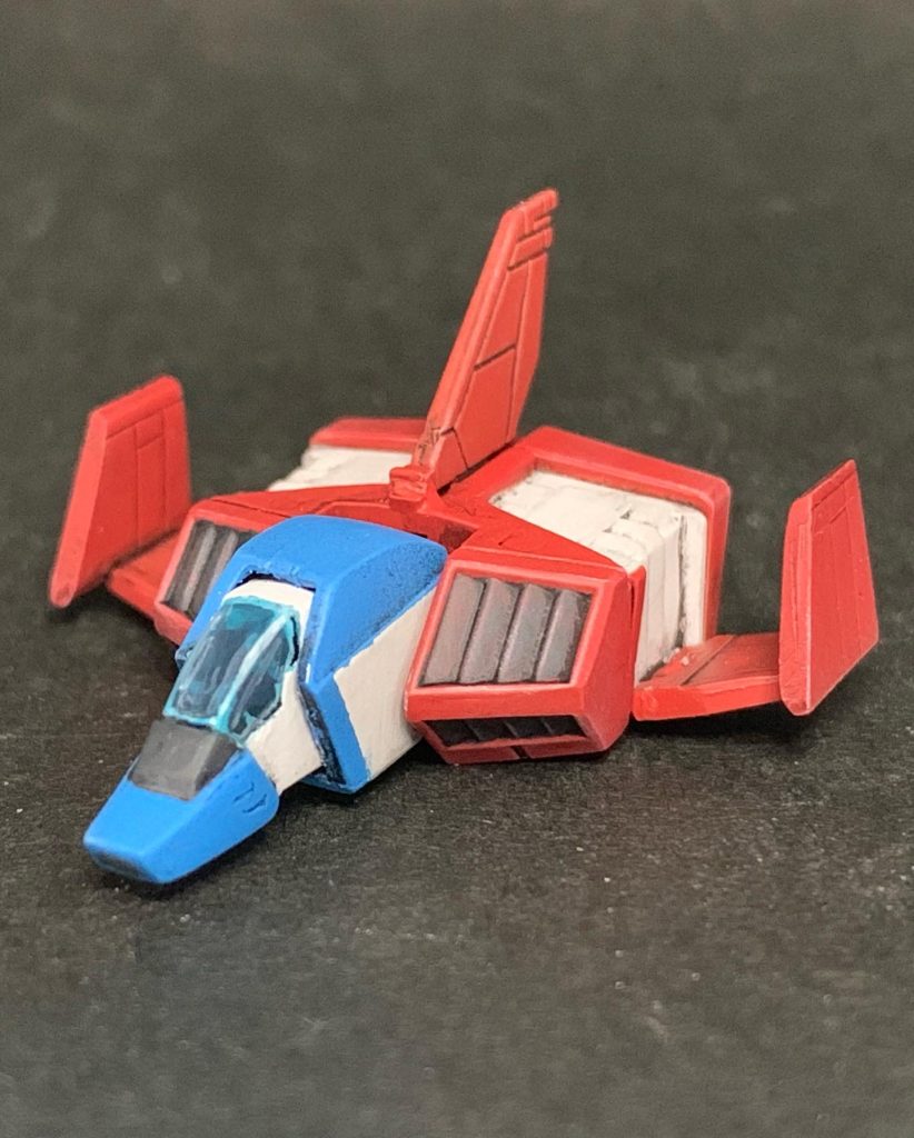 多分、コクピットが旧キットの1/250で、胴体が古いHGだと思います。