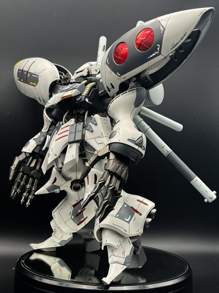 ▲全体の工作について巨大な手に釣り合うよう頭身を伸ばしたいと考えて、首とカカトを1センチ、腹部も5mmほど延長。