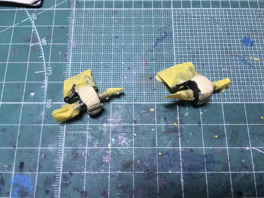 製作ストーリーもありますが改めて。水星キットは足首関節の肉抜きが悪目立ちするのでエポキシパテで埋めて整形しています。