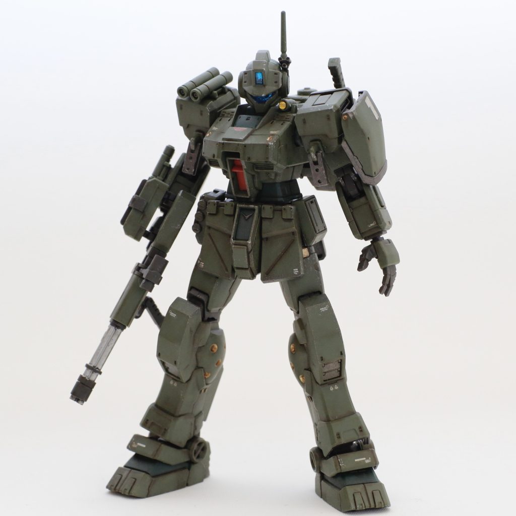 前景。グレーのパーツは焼鉄色の筆塗り。ミニガンの砲身は銀に変更。