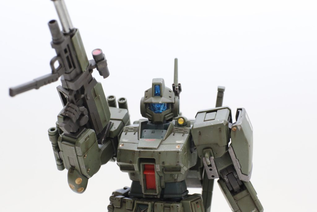 バストショット。肩のセンサとミニガンのスコープはレジンを乗せてます。