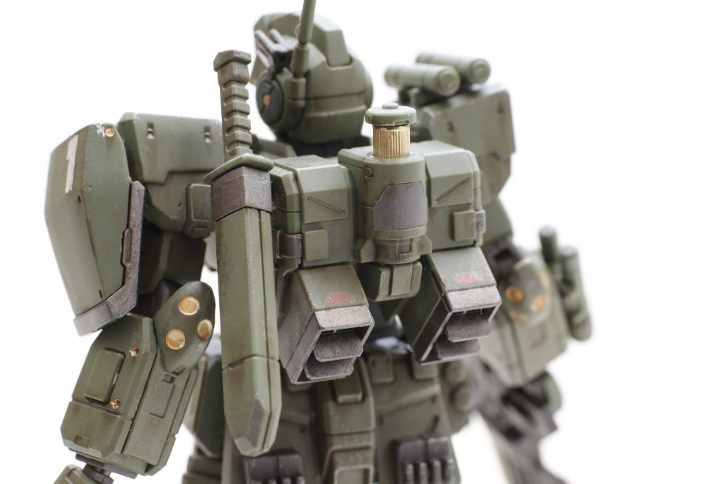 バックパック。ヒートナイフは先っぽを尖らせてみたものの、実戦で使いづらいだろうなーと思い納刀しておくことに。