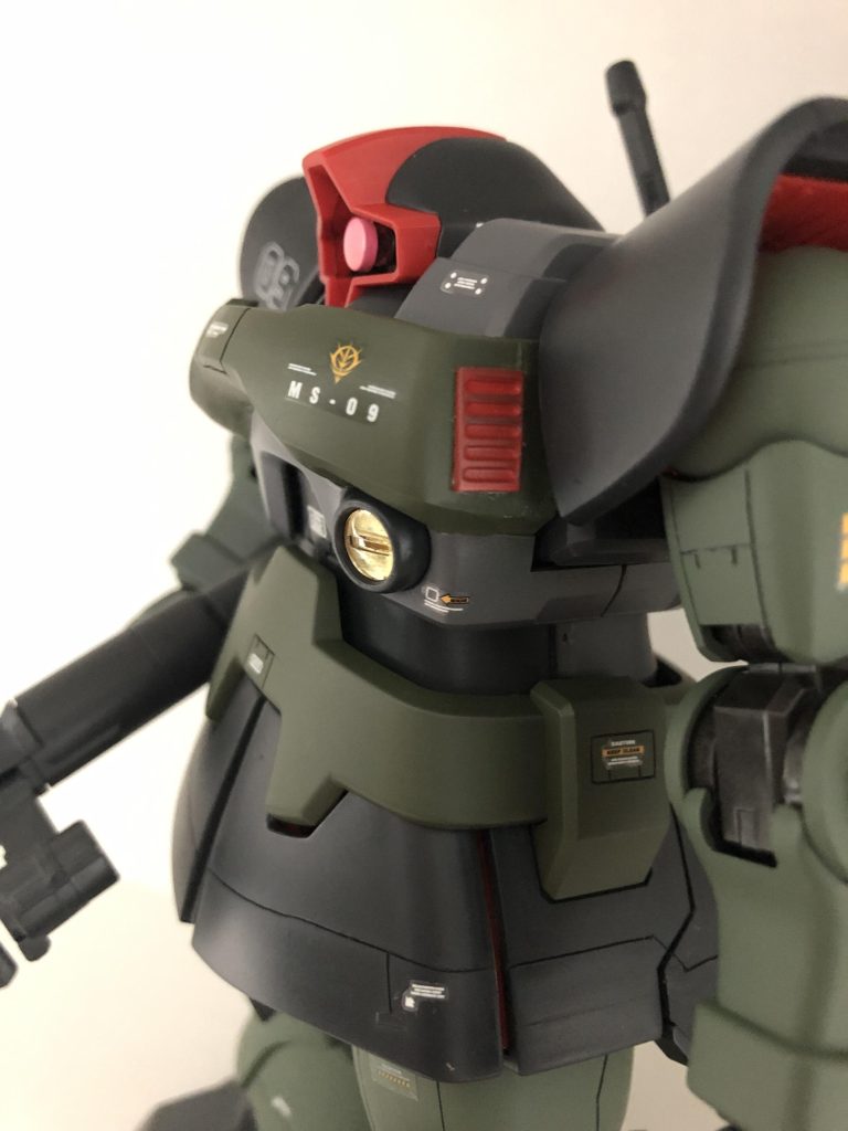 出力増加に伴い胸部がボリュームアップし、冷却用フィンを設置。