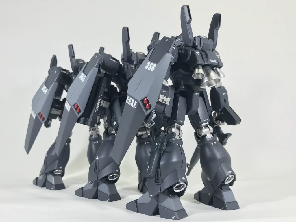 後姿ショットです。非常にスタイリッシュが良くて何体作っても飽きがこない良い機体です。😊