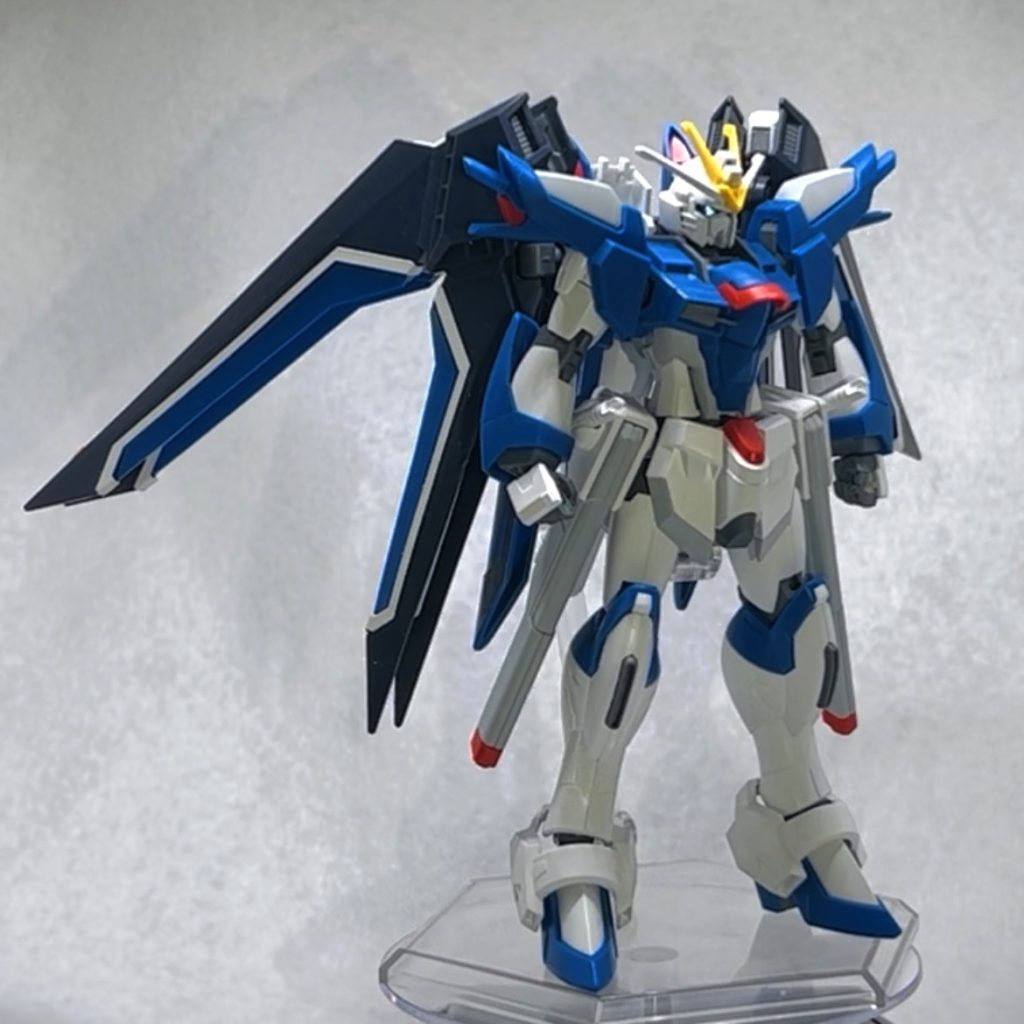 ■素組みまずは取扱説明書通りに組み立て。いろいろいわれたキットではありますが、プロポーションもよく、各部のエッジもよく出ていてとてもいいキットだと感じました。この状態でも十分かっこいいです。