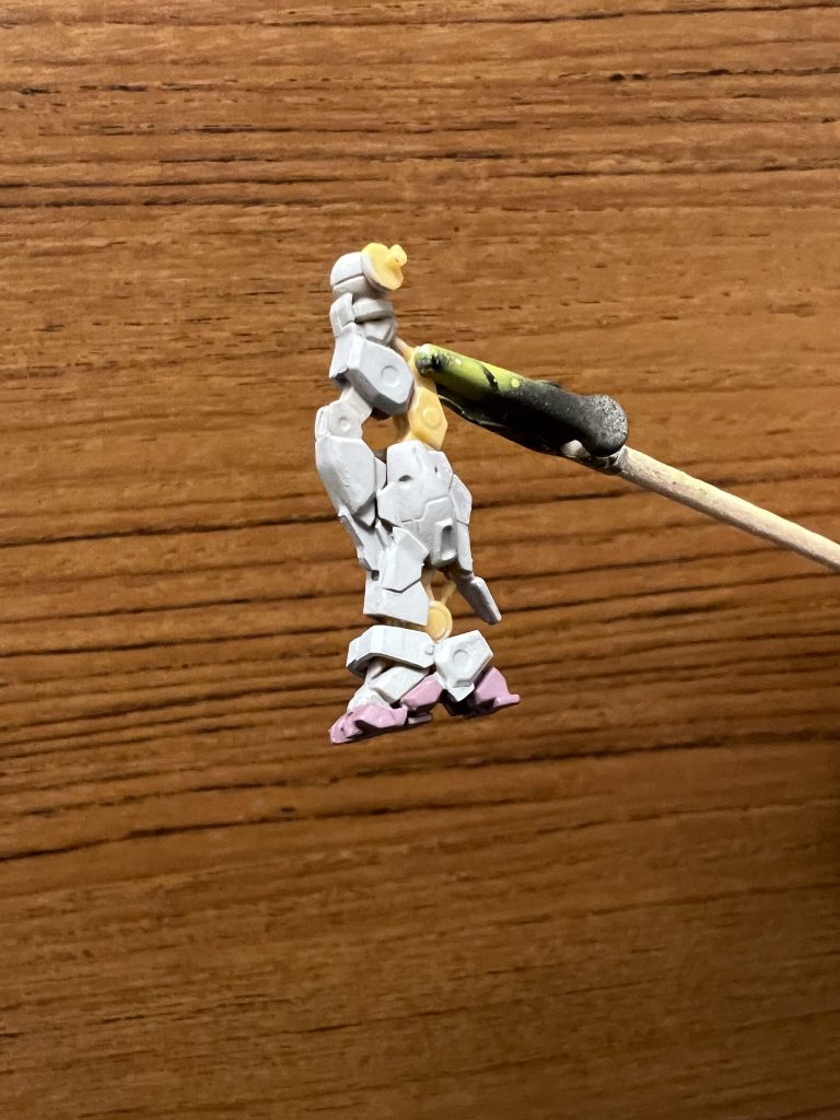 今回もアクリジョンを使って塗装しました。比較的早く乾くのでいいですね。