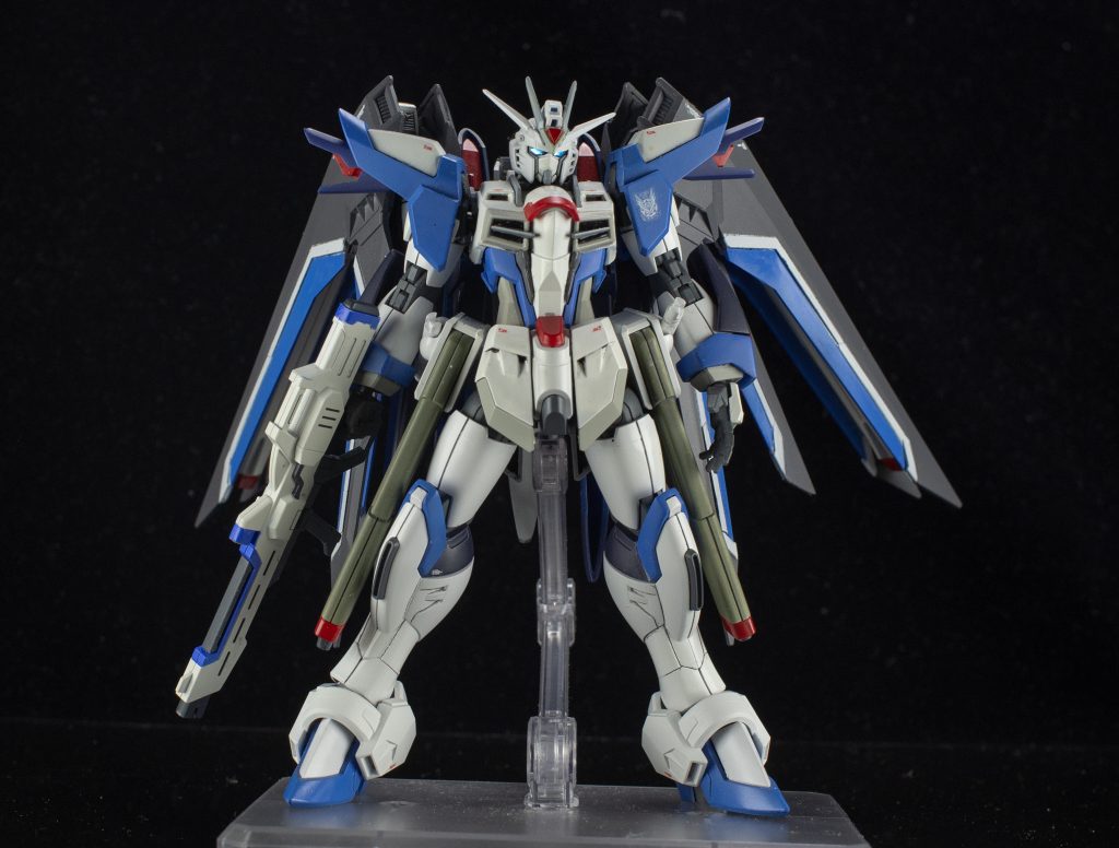 マイティフリーダムガンダムと合体したプラウドディフェンダーは、ライジングフリーダム運用中のミレニアムで開発されていた事から、もしもライジングフリーダムが撃墜されなかったらの世界線でのカラーリングにしてますなので5月以降にプラウドディフェンダーと合体する予定です