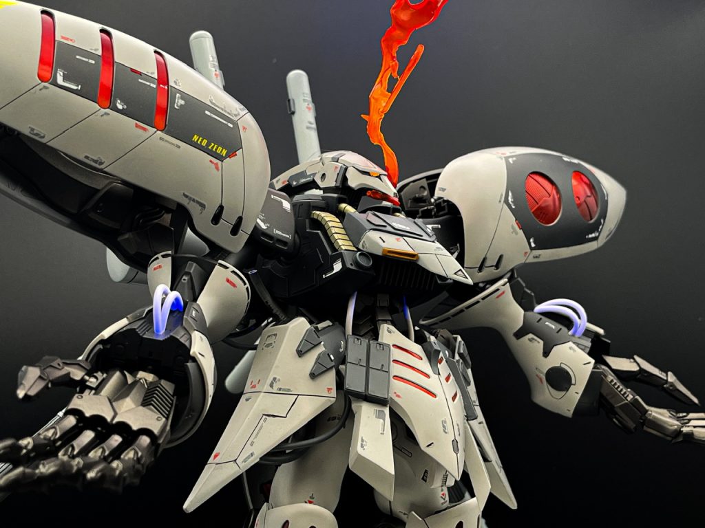 ▲戦場では踊るように飛び回り、破綻したゾルタンの憎悪を敵味方問わず撒き散らす狂乱のマシーン。『諸君ら、あんまり生真面目にやってると馬鹿見ちゃうよぉ！』