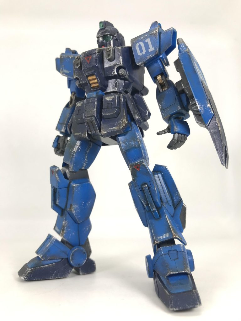 私、この時はまだライダーjoe先生の汚し方をしりませんでしたですので…このブルーディスティニー1号機をYouTubeで無塗装で汚してる方がいて、それを参考にして汚した作品です