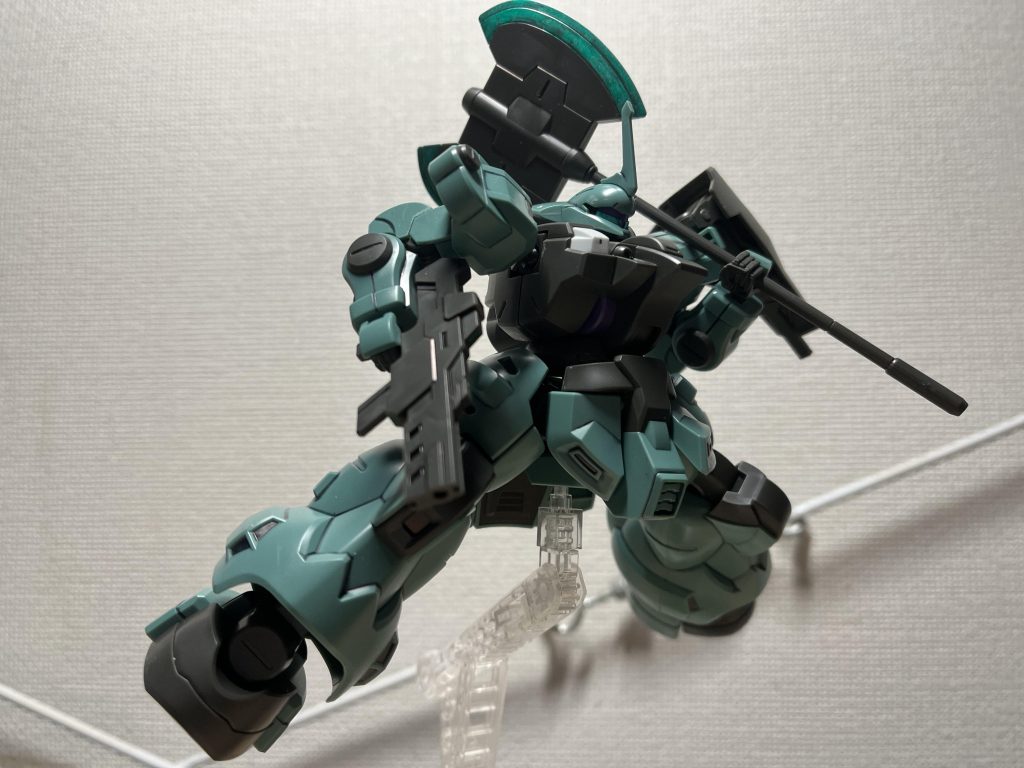 斧デッカいけど、片手でもある程度保持が効くのが良いです!