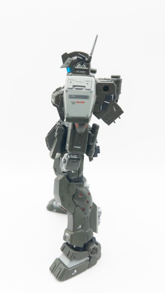 側面(右)ショルダーアーマーにプラ板工作してみましたが、今2つくらいな出来になりましたとってつけたような感じ+雑な筋彫りが効いてます?🙄