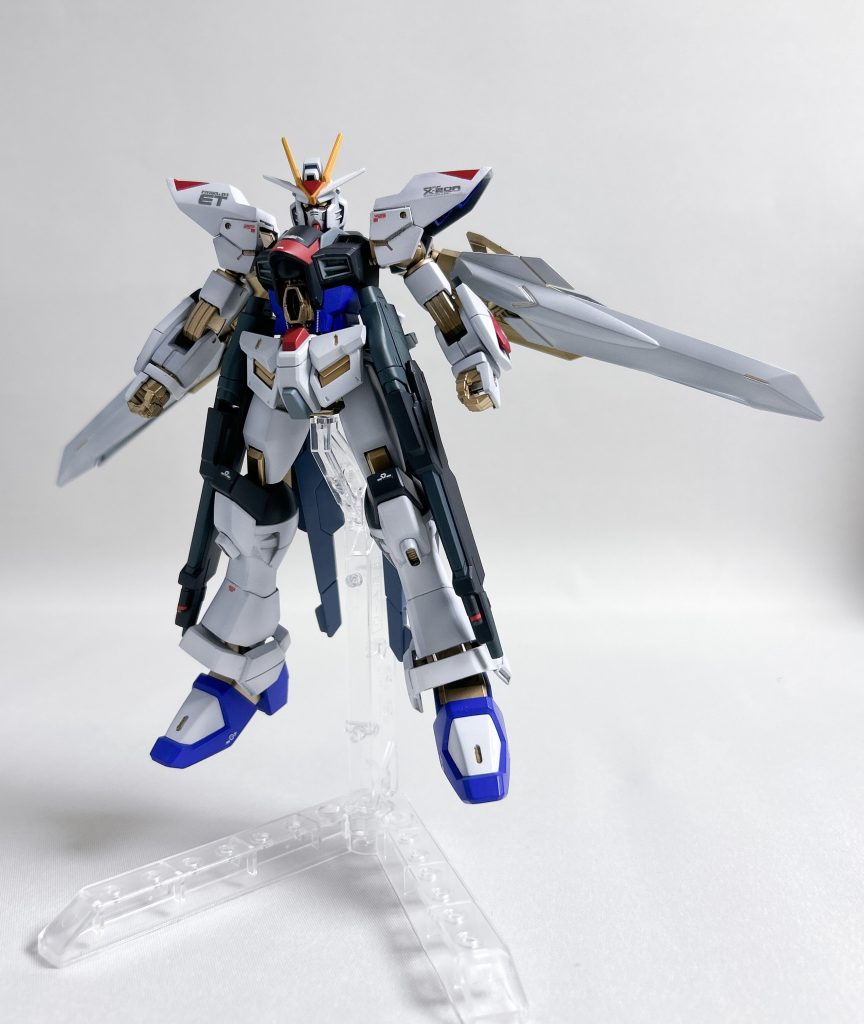 翼はHGノーネームライフルとHGバインダーガン、基部に30MMの股関節