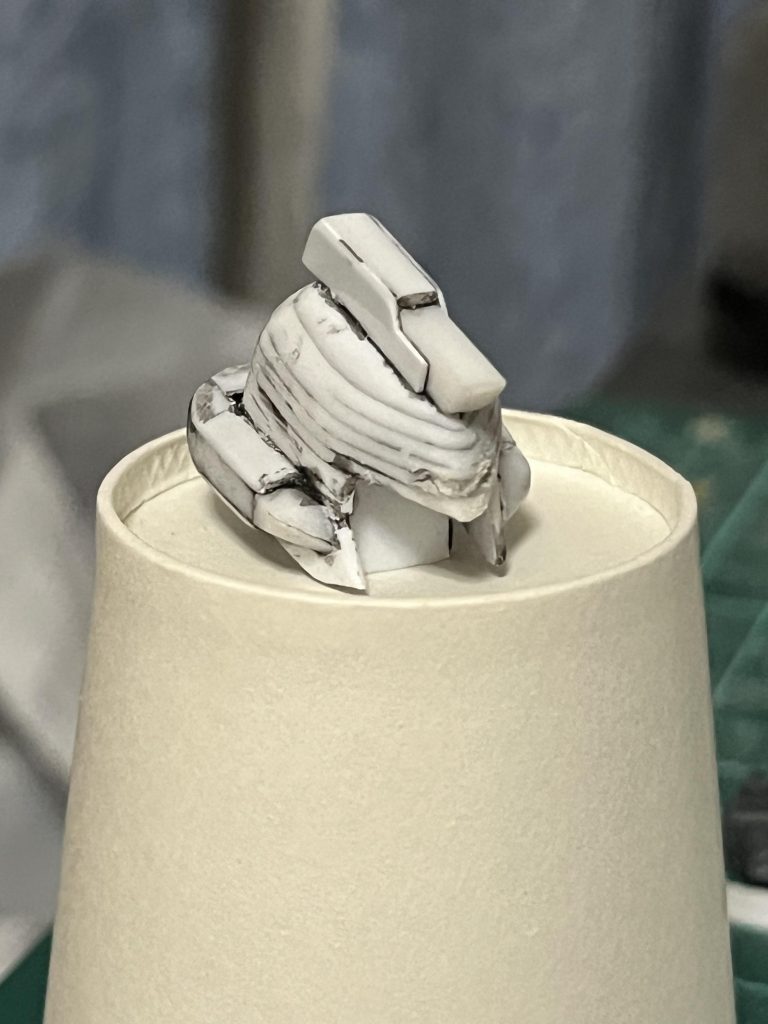 ブリッツと形状の違う頭部パーツはフルスクラッチにて制作しました