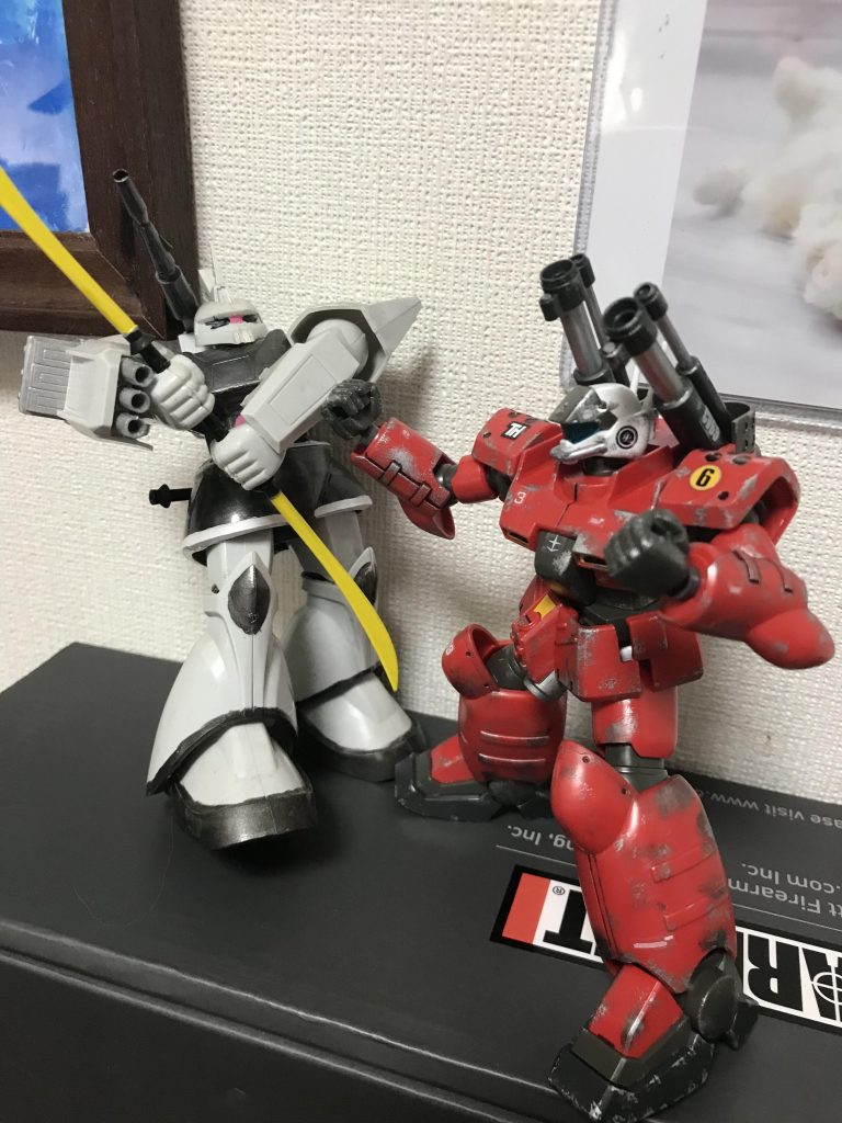 ゲルググキャノンと格闘戦を繰り広げる。